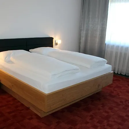 Schiefer Zur Zugbruecke