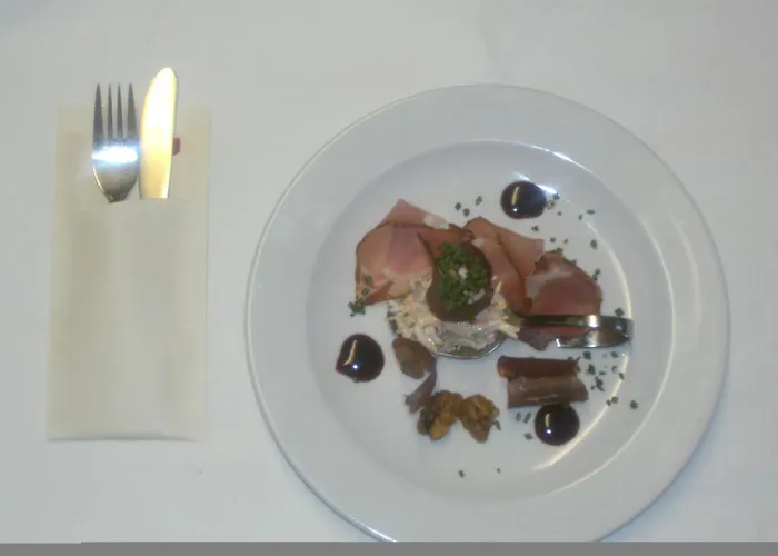 Schiefer Zur Zugbruecke 3*