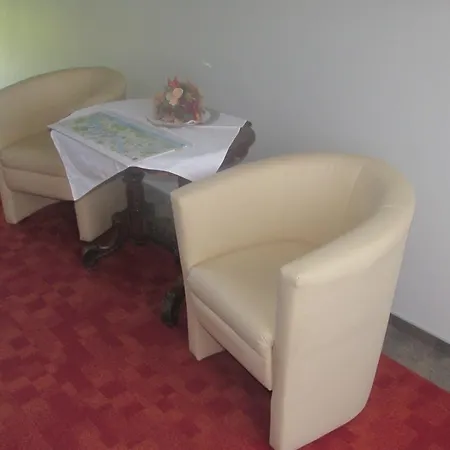 Schiefer Zur Zugbruecke Pensionat 3*