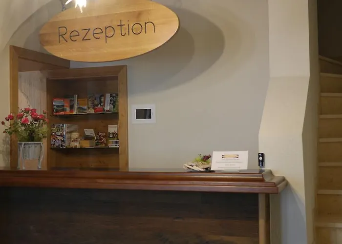 Schiefer Zur Zugbruecke