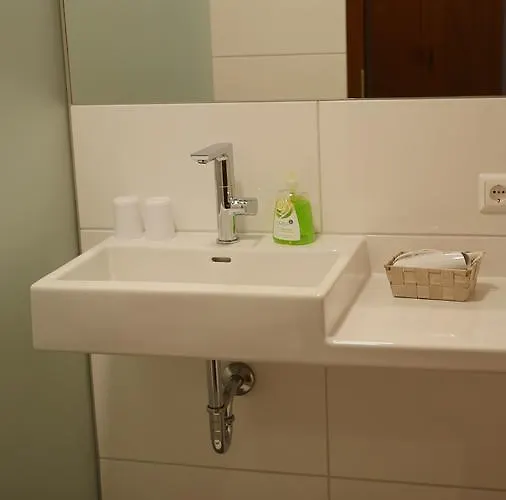 Schiefer Zur Zugbruecke Kreuzen (Upper Austria)